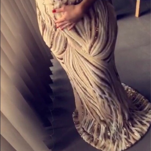 NWT v Sequin party dress - Picture 8 of 8